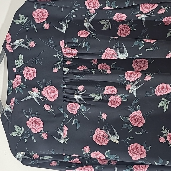 Catherine Malandrino blouse, size 2X. Black with roses and lovely blue birds. - Picture 7 of 12